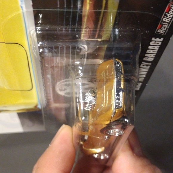 Hot Wheels '68 Corvette Gas Monkey Garage premium - Picture 4 of 7